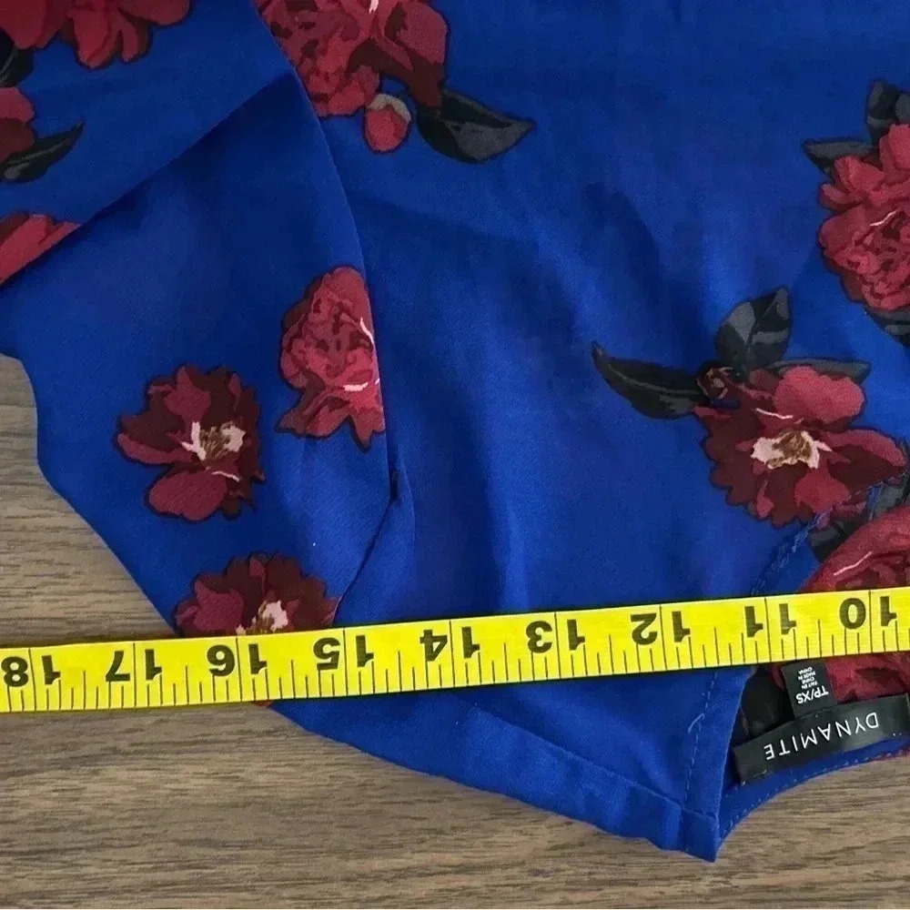 Dynamite floral flowy blouse XS - Picture 6 of 11